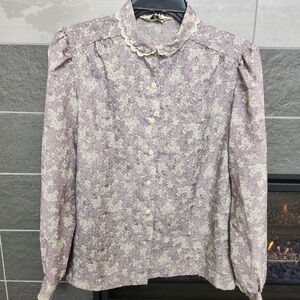 Vintage 1970s Lavender Floral Lace Trim Long Sleeve Union Made Blouse